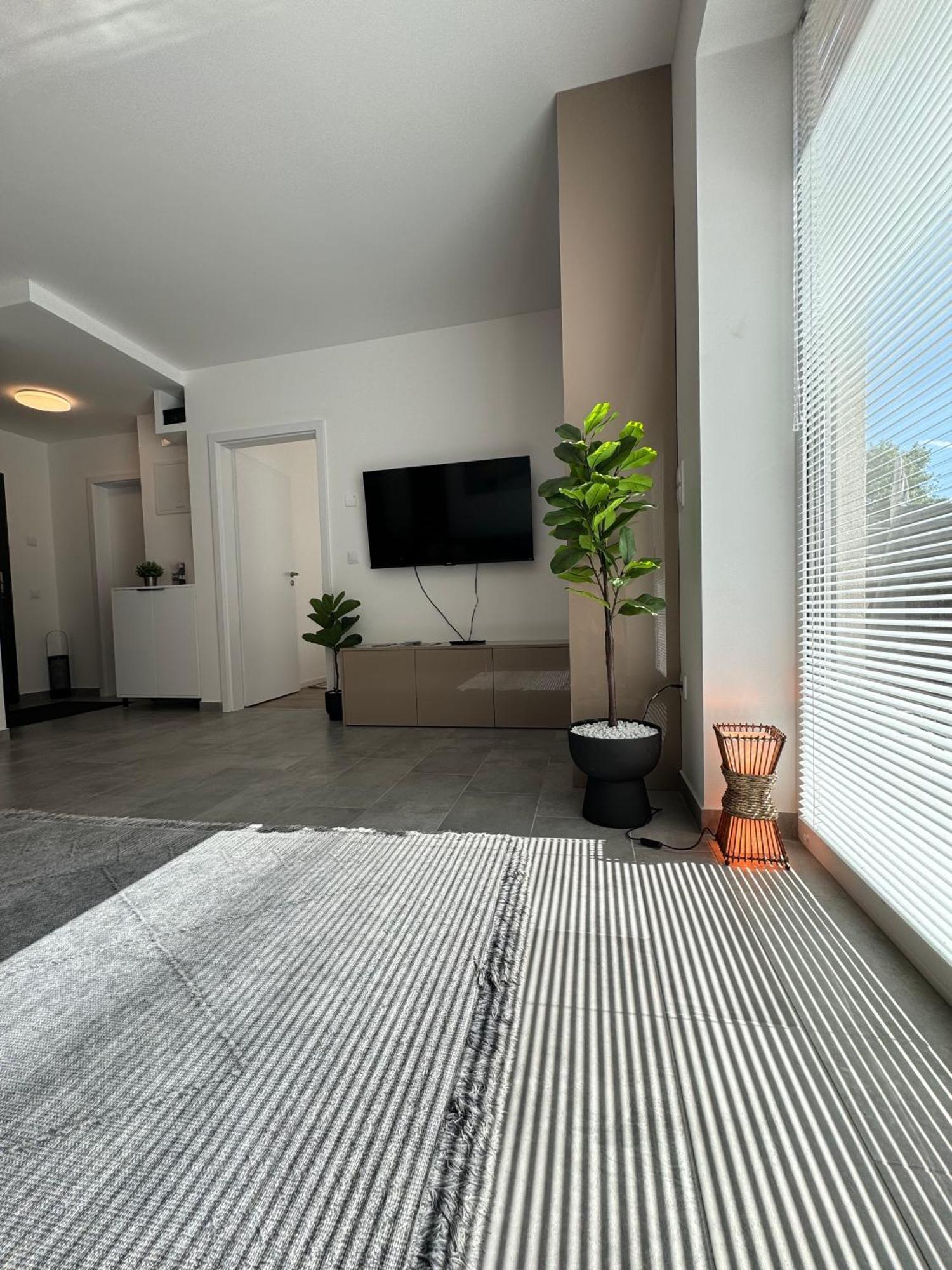 Hello 5C Apartman - Печ Экстерьер фото